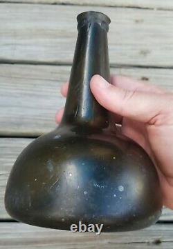 1700's BLACK GLASS ONION SHIPWRECK BOTTLE