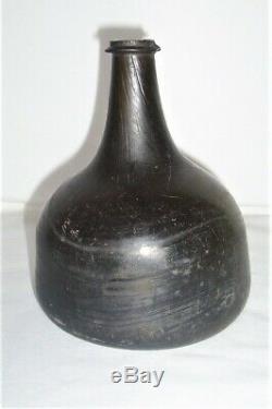 17th / 18th century glass Mallet Bottle found in Boston Lincolnshire. Black