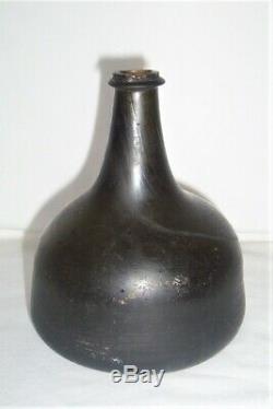 17th / 18th century glass Mallet Bottle found in Boston Lincolnshire. Black