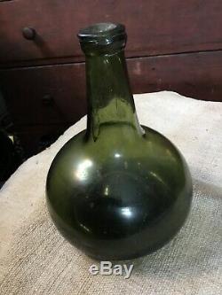 17th Early 18th Century Dutch Black Glass Onion Bottle 1680-1740 8 Inch T. Mint