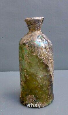 Nice Antique green glass medicine bottle, Dutch early 17th century