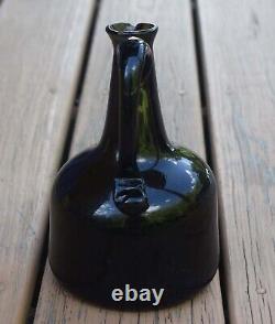 RARE EARLY 18th CENTURY ENGLISH WINE SERVING MALLET BOTTLE