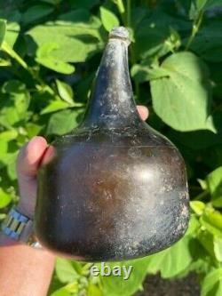 Transitional Mallet English Colonial Black Glass Wine Bottle from 1710-1720