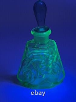 VNTG Art Deco perfume bottle/Green Uranium Glass/Czechoslovakia Stamped/Flower